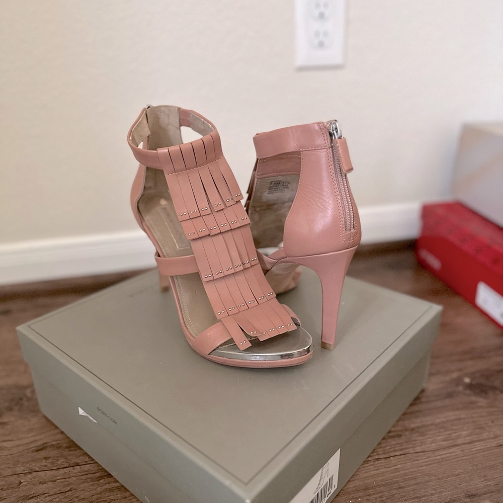 BCBGMAXAZRIA pump, size 7.5, dust pink